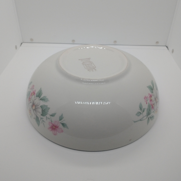 Vintage Hall's Superior Quality Ovenware Floral Springtime Pattern Serving Bowl - Picture 15 of 16